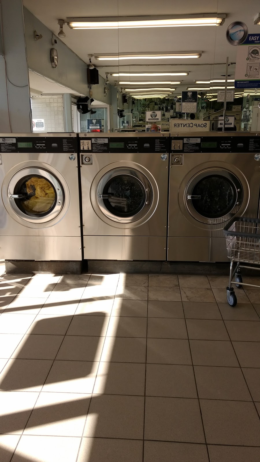 Sparkling Clean Laundry - 24/7 HRS | 1736 Lawrence Ave E, Scarborough, ON M1R 2Y2, Canada | Phone: (647) 497-5352