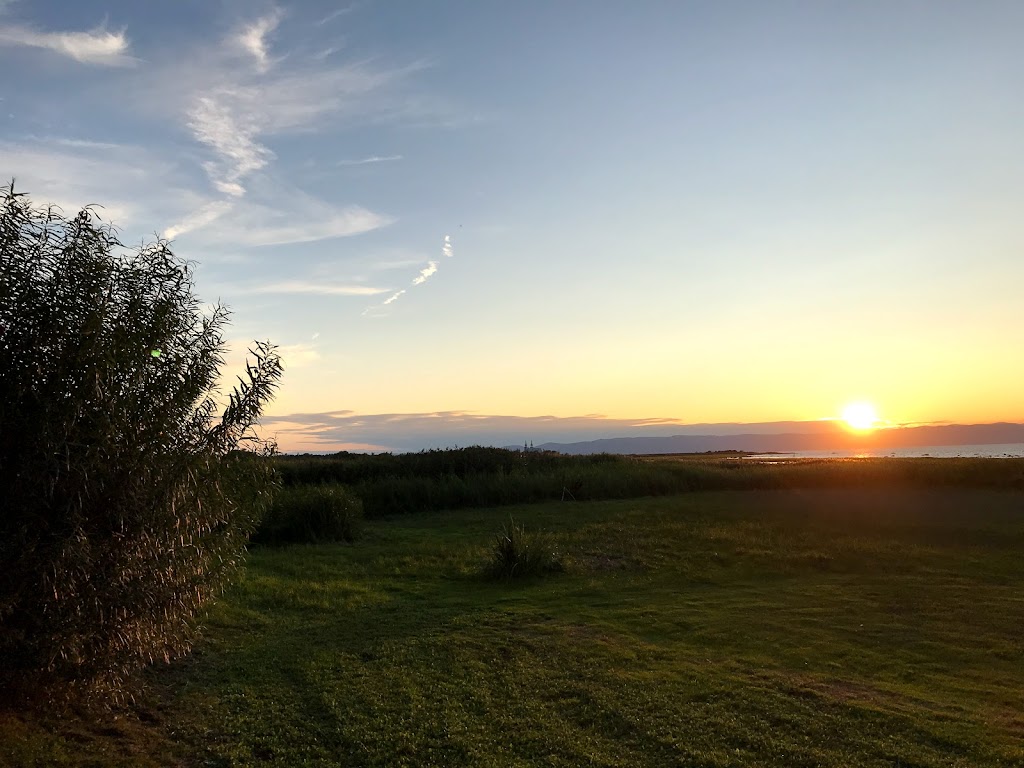 Au Soir qui Penche | 800 Route de la Seigneurie, Saint-Roch-des-Aulnaies, QC G0R 4E0, Canada | Phone: (418) 354-7744