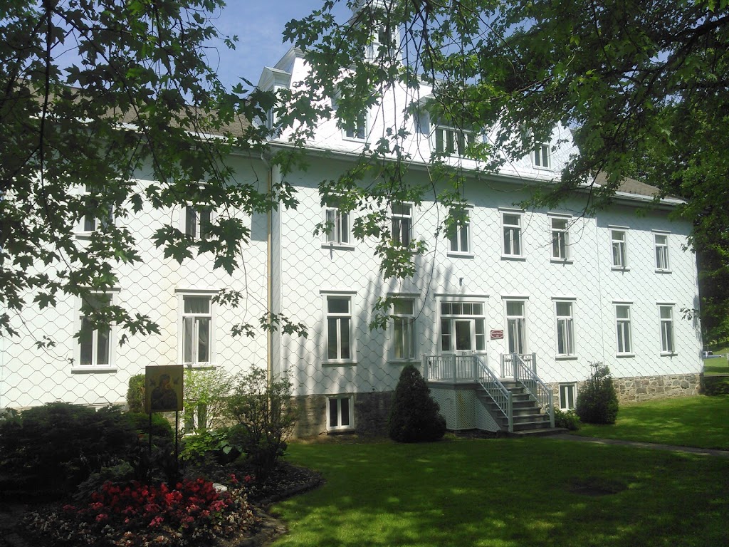 Maison-mère des Soeurs de Notre-Dame-du-Perpétuel-Secours | 159 Rue Commerciale, Saint-Damien-de-Buckland, QC G0R 2Y0, Canada | Phone: (418) 789-2112