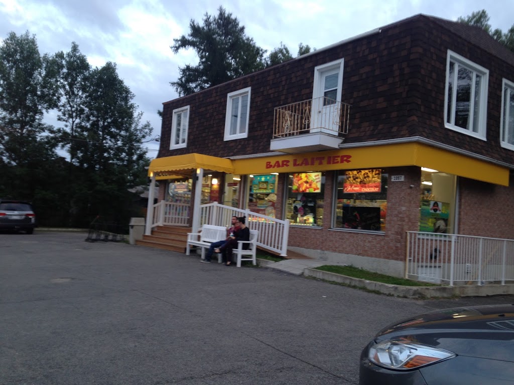 Bar Laitier Chatcolat | 1095 Boulevard Pie-XI Sud, Québec, QC G3K 1J9, Canada | Phone: (418) 842-8484