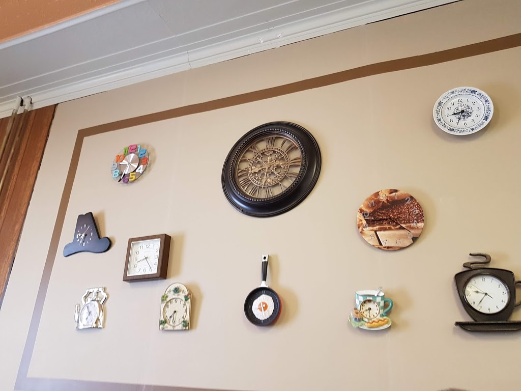 Gimli Hotel Restaurant | 21 Centre St, Gimli, MB R0C 1B0, Canada | Phone: (204) 642-3284