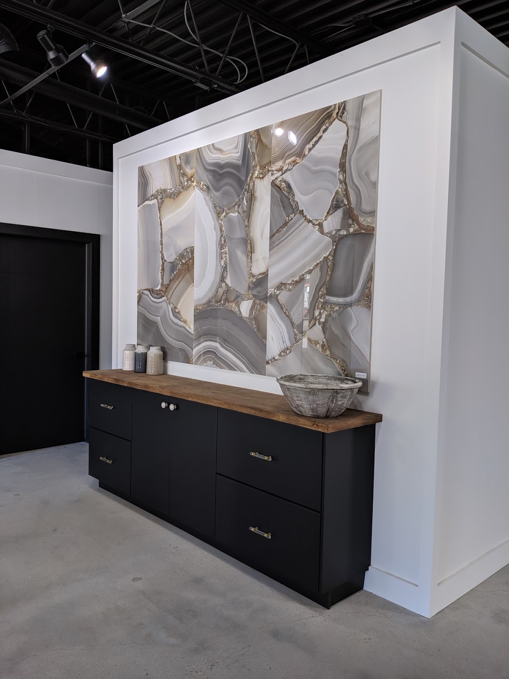 Piastrella The Art of Flooring and Design Inc. | 1117 Colborne St E Unit 1, Brantford, ON N3S 0H4, Canada | Phone: (866) 740-1777