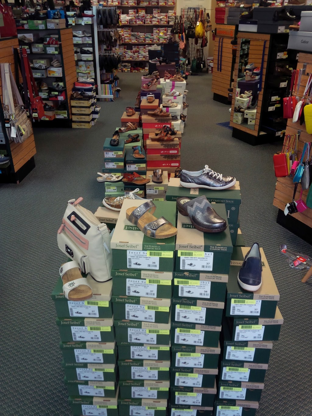 Shoetopia - Fergus | 860 Tower St S, Fergus, ON N1M 3N7, Canada | Phone: (519) 787-1834