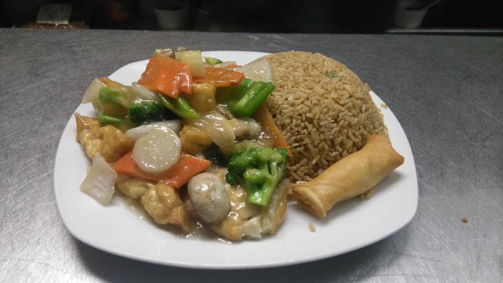 Dragon Golden Chinese Restaurant | 700 Queenston Rd #4, Hamilton, ON L8G 1A3, Canada | Phone: (905) 573-3888