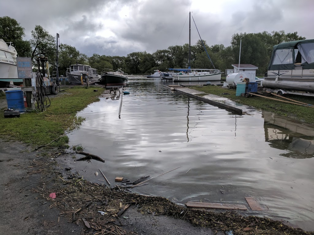 Baycrest Lodge Marina | 48 Owen Ln #2, Demorestville, ON K0K 1W0, Canada | Phone: (613) 476-5357