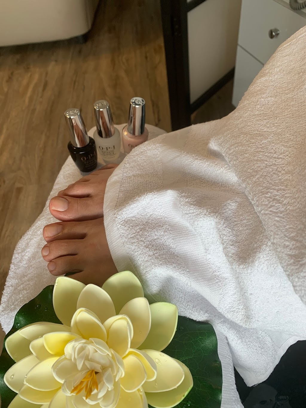 Sunset Dreams Beauty Bar, Cochrane, Alberta | 101 Sunset Dr #613, Cochrane, AB T4C 0W8, Canada | Phone: (587) 572-2448
