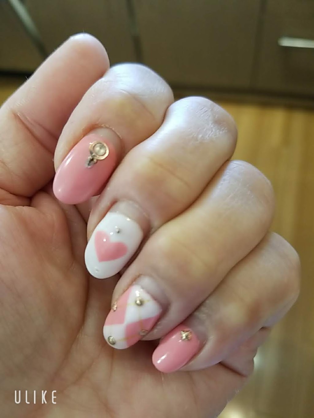 Minty Nail Salon Abbotsford | 3680 Townline Rd #103, Abbotsford, BC V2T 0G6, Canada | Phone: (604) 744-3939