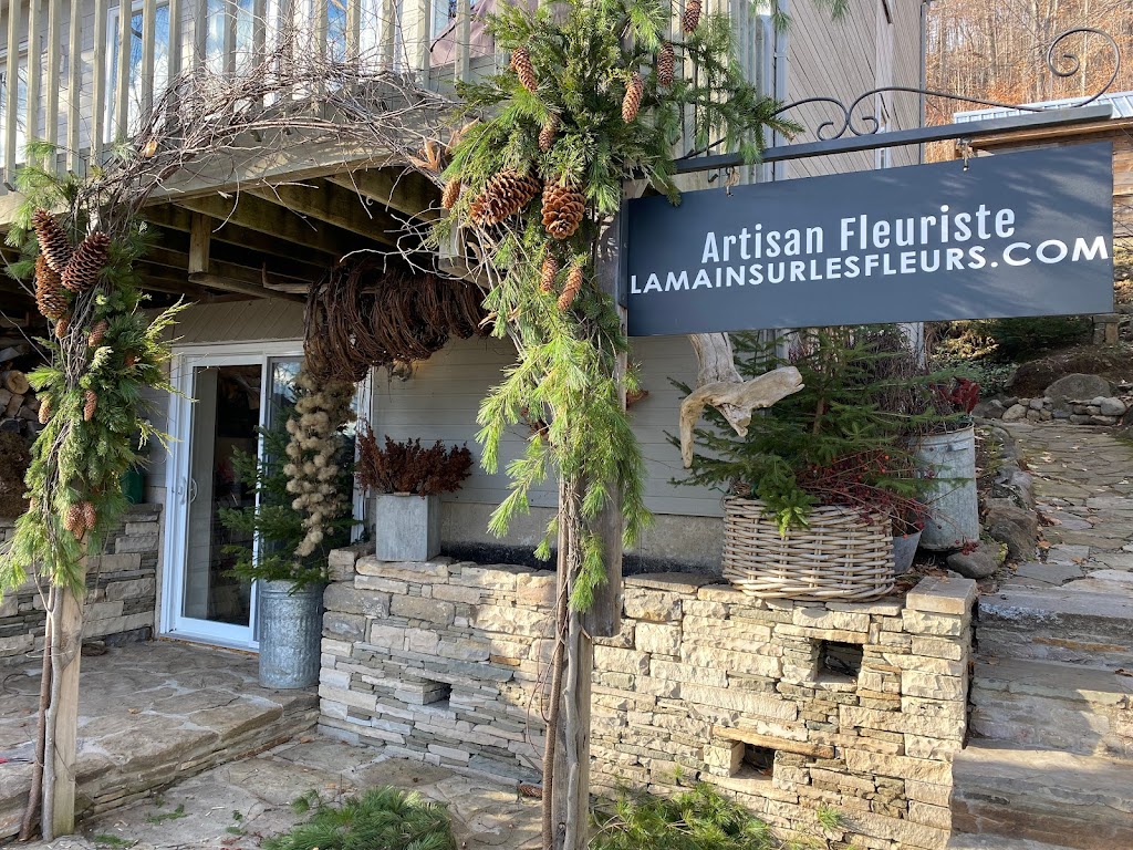 La main sur les fleurs | 1652 Rue du Sommet, Sainte-Adèle, QC J8B 2L9, Canada | Phone: (514) 993-4171