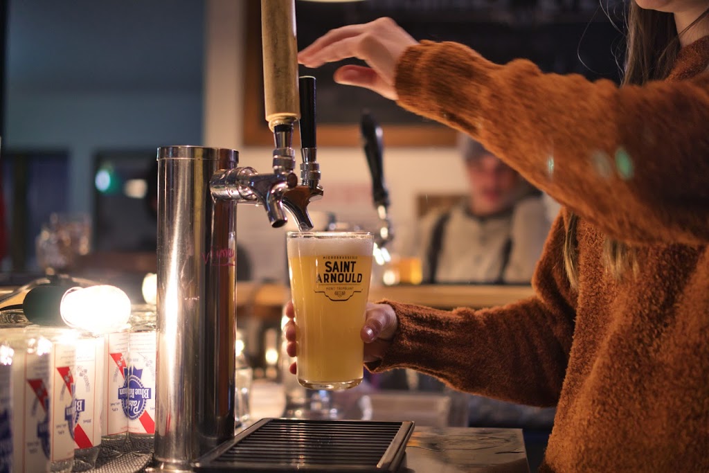 Le Bar Manitonga | 2213 Chem. du Village, Mont-Tremblant, QC J8E 1K4, Canada | Phone: (819) 425-6008