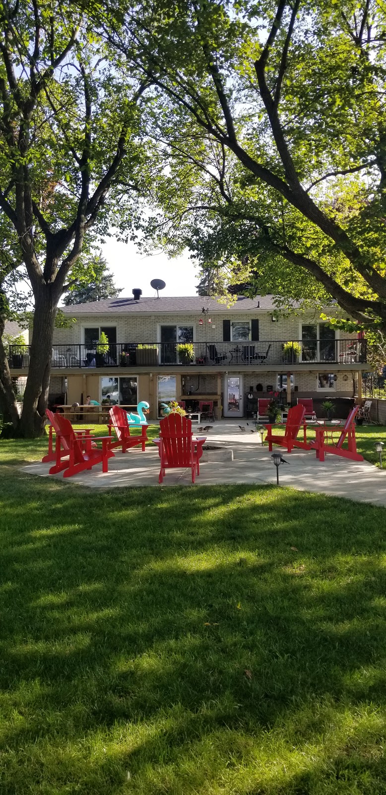 Couchiching Lakeside Retreat | 703 Glen Crescent, Orillia, ON L3V 6R2, Canada | Phone: (416) 254-2123