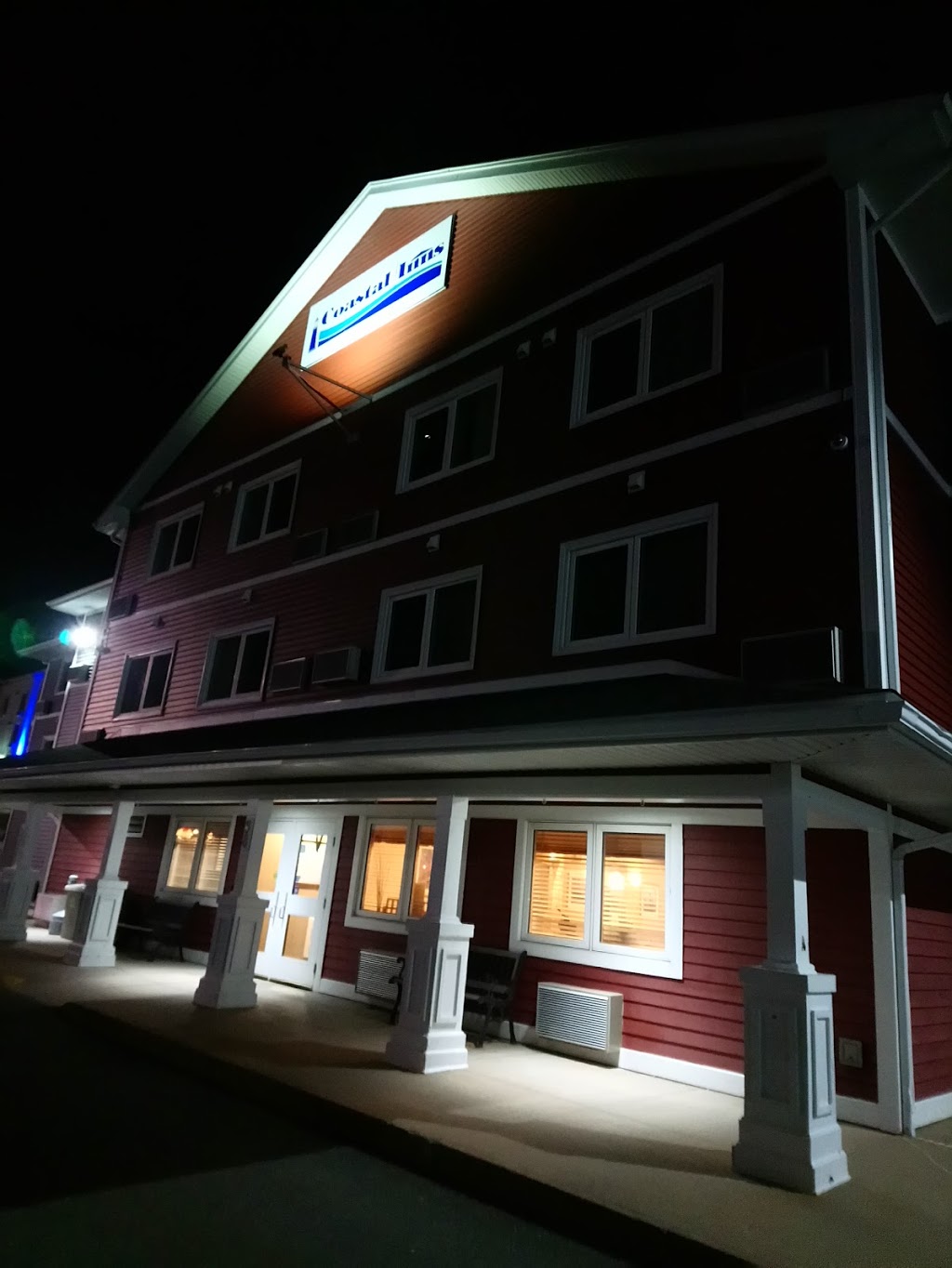 Coastal Inn Halifax | 98 Chain Lake Dr, Halifax, NS B3S 1A2, Canada | Phone: (902) 450-3020