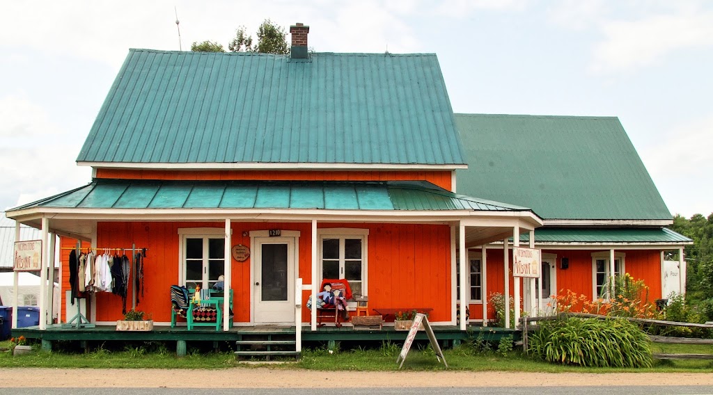 Maison La Tradition | 1210 Chem. Principal, Saint-Mathieu-du-Parc, QC G0X 1N0, Canada | Phone: (819) 532-2641