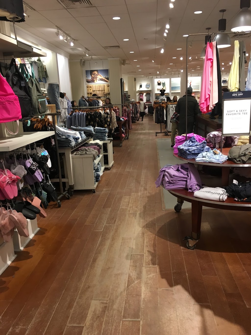 American Eagle Store | 1225 St Marys Rd, Winnipeg, MB R2M 5E5, Canada | Phone: (204) 255-7938