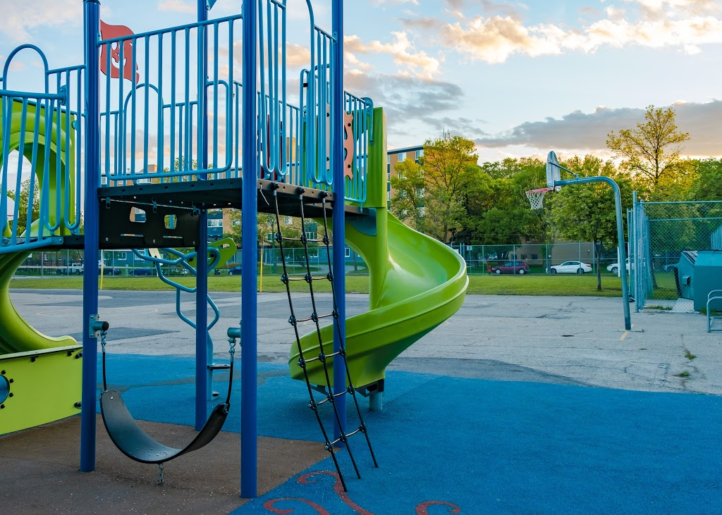 St. John Brebeuf School | 605 Renfrew St, Winnipeg, MB R3N 1J8, Canada | Phone: (204) 489-2115
