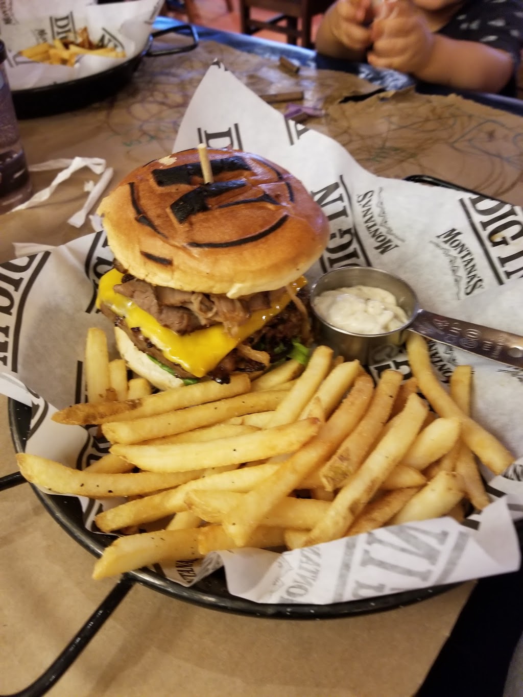 Montanas | 111 5th Ave, Orangeville, ON L9W 5B7, Canada | Phone: (519) 941-2121