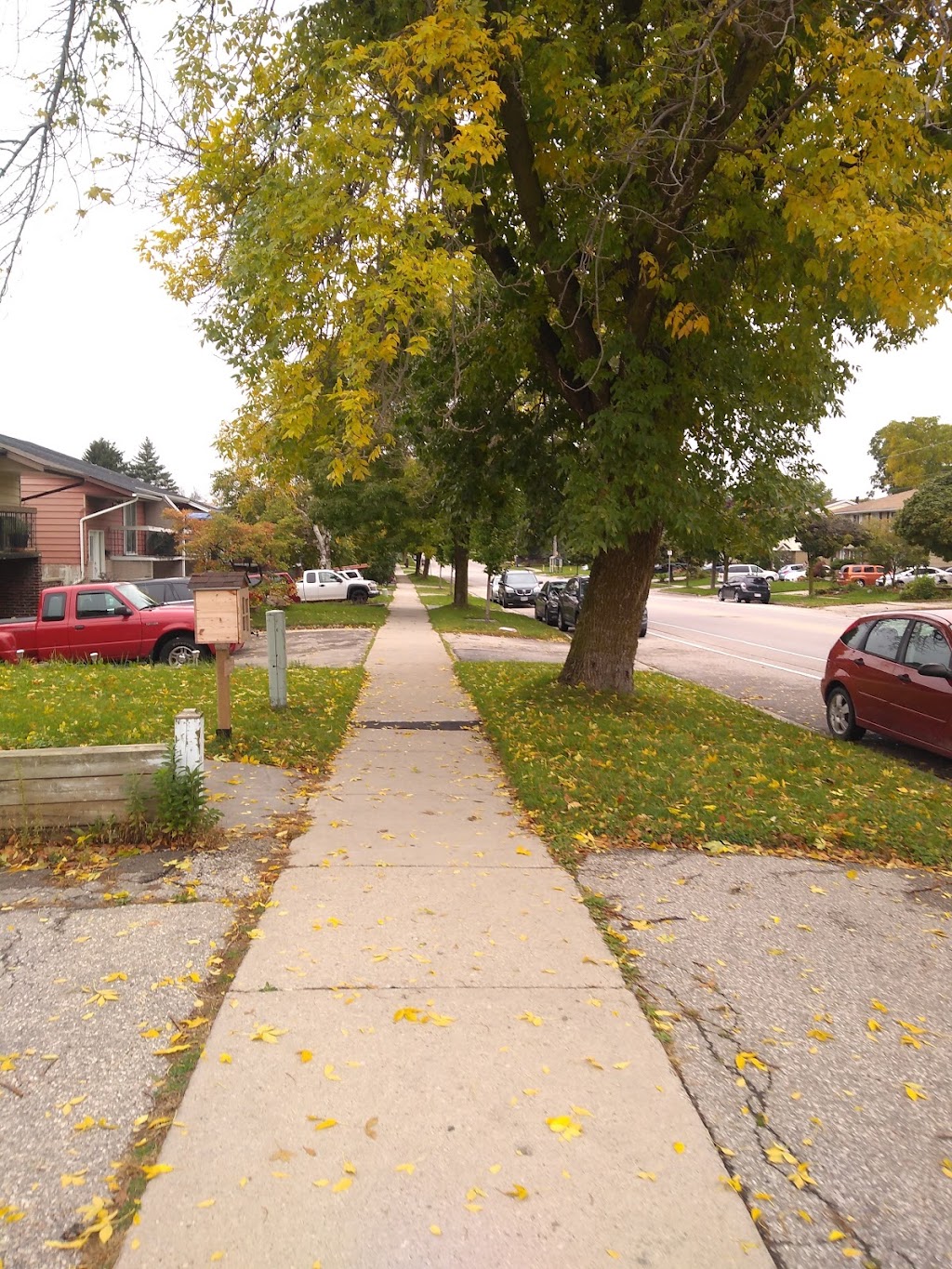 Newport Towers | 550 Strasburg Rd, Kitchener, ON N2E 2G9, Canada | Phone: (519) 748-8943