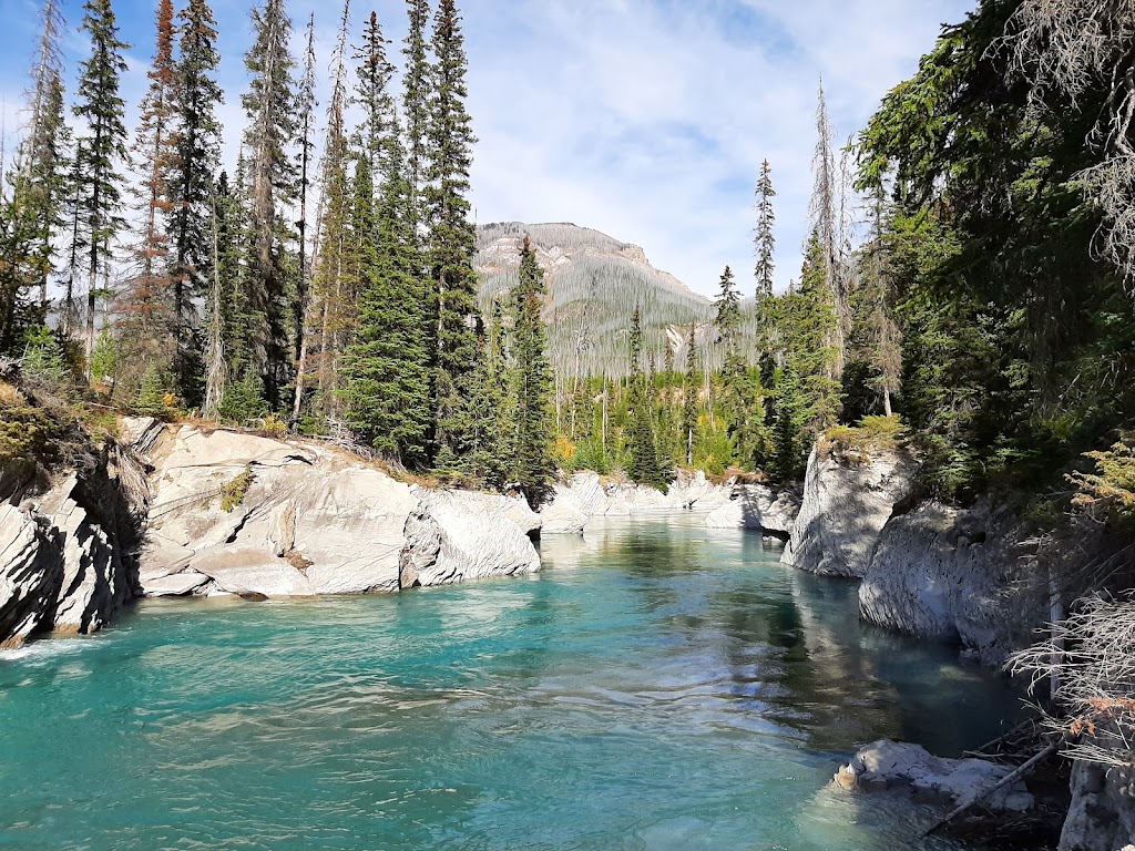 Kootenay Park Lodge | 9500 BC-93, Vermilion Crossing, BC V0A 1E0, Canada | Phone: (778) 357-9959