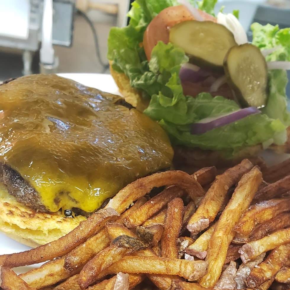 Rivercrest Inn | 4200 Main St, West Saint Paul, MB R4A 2A2, Canada | Phone: (204) 339-5206