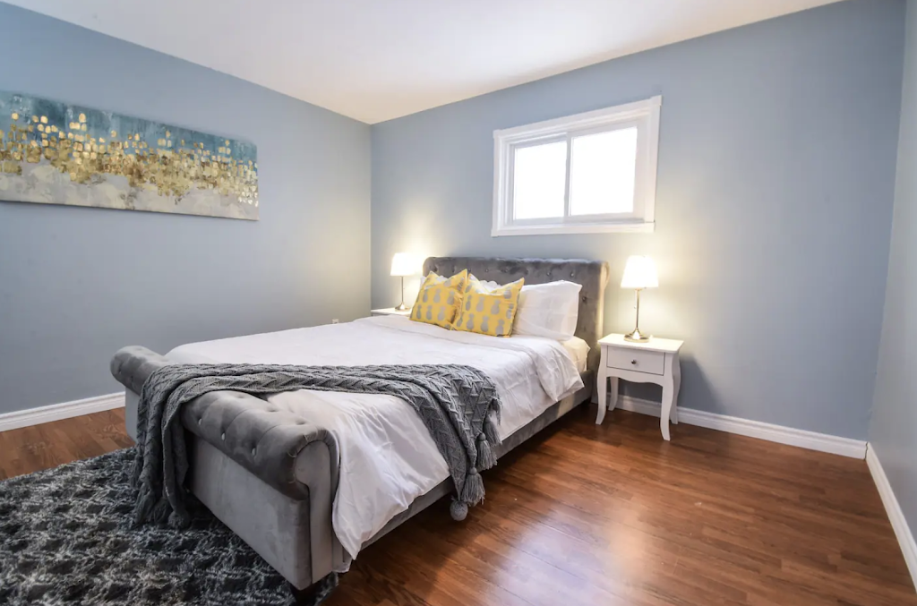 COTTAGE ON LAKE | 57 Lakeridge Blvd, Lowbanks, ON N0A 1K0, Canada | Phone: (416) 346-5000