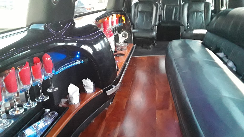 toronto luxury aaa yorkdale limousines and vintage cars | 11 Irwin Rd, Etobicoke, ON M9W 2P6, Canada | Phone: (647) 606-0172