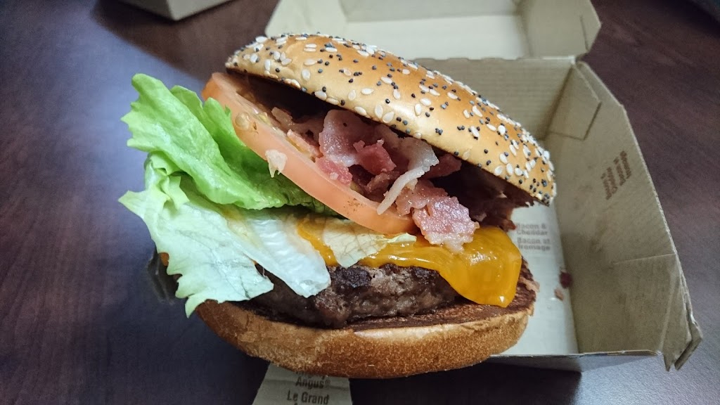 McDonalds | 631 Niagara St, Welland, ON L3C 1L9, Canada | Phone: (905) 735-1064