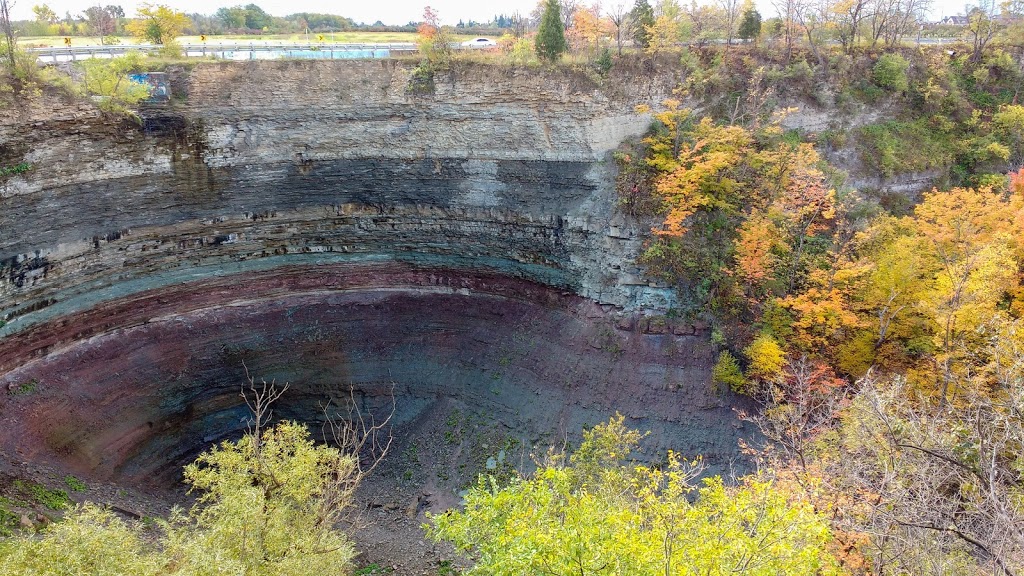 Devils Punchbowl Parking Lot | 204 Ridge Rd, Stoney Creek, ON L8J 2W1, Canada