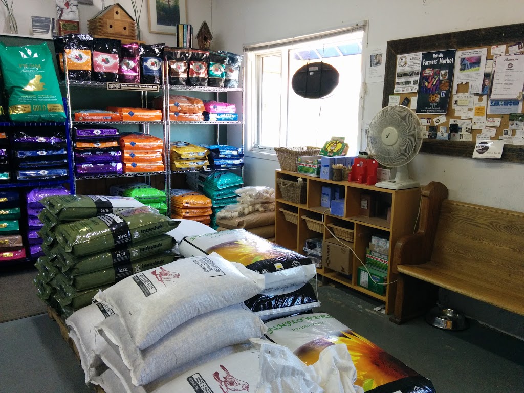 Gillmores Feed Barn | 6844 Bank St, Metcalfe, ON K0A 2P0, Canada | Phone: (613) 821-0145
