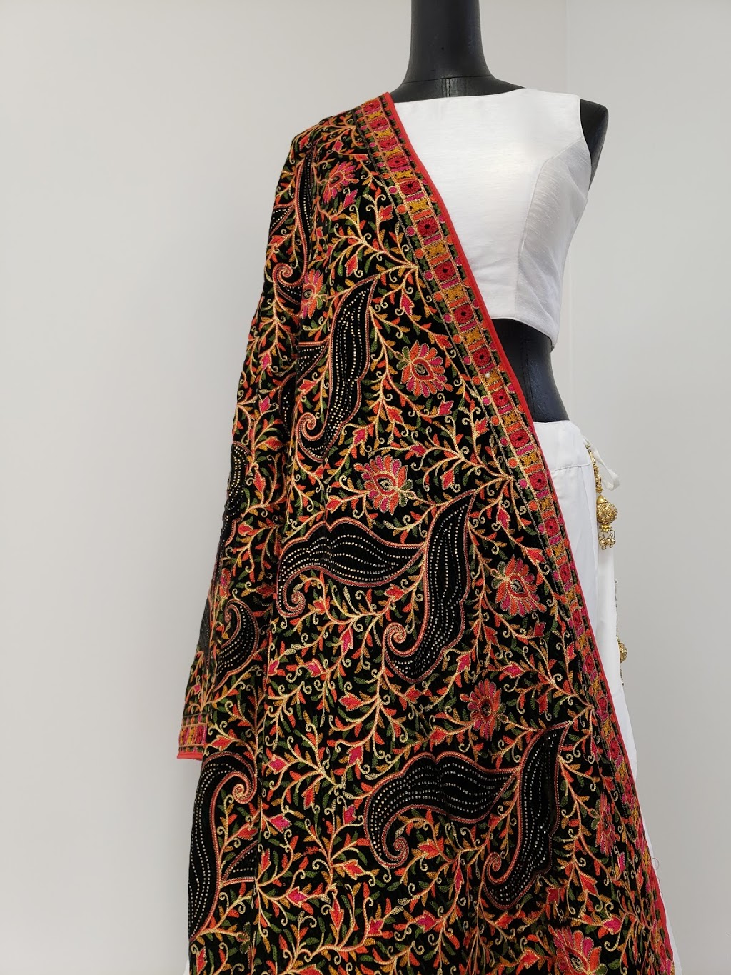 Fashion Valley | 795 Middlefield Rd, Scarborough, ON M1V 2T9, Canada | Phone: (416) 299-4383