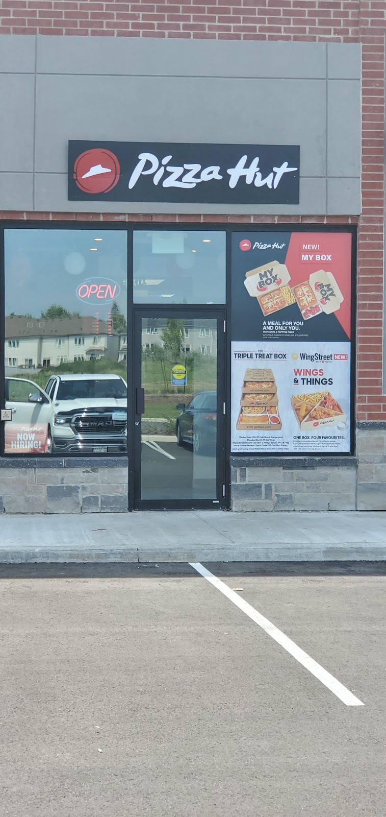 Pizza Hut Shelburne | 303 Col Phillips Dr, Shelburne, ON L0N 1S1, Canada | Phone: (519) 306-9511