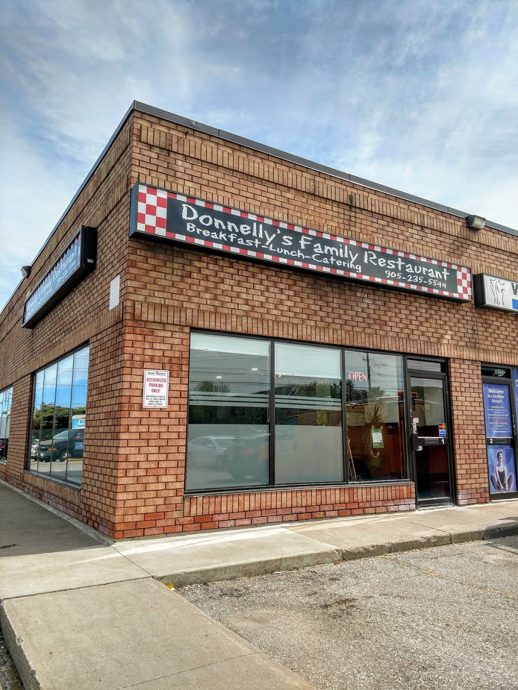 Donnellys | 17915 Leslie St, Newmarket, ON L3Y 3E3, Canada | Phone: (905) 235-5544