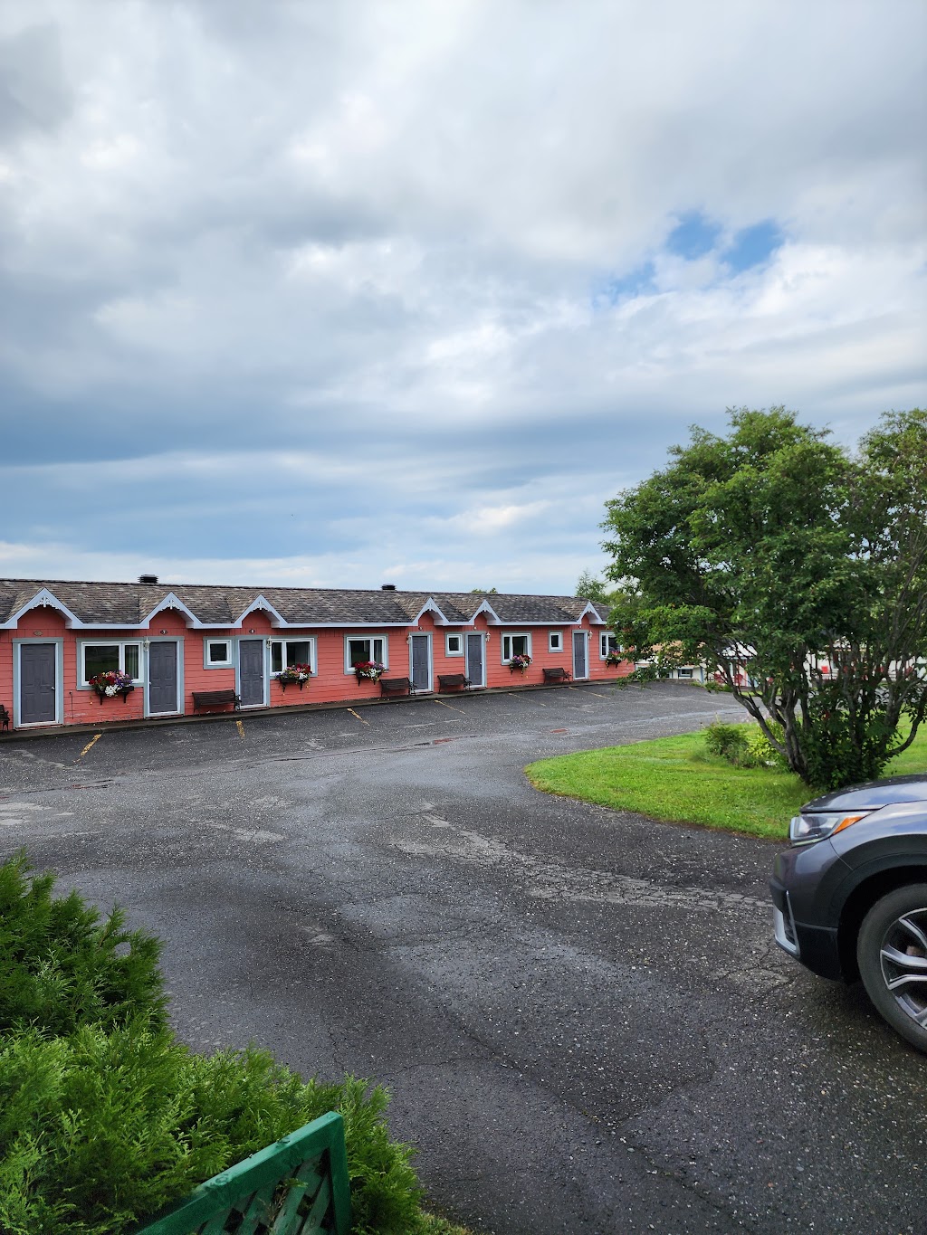 Motel Au Fleuve DArgent | p. 1075, 202 Rue Fraser c, Rivière-du-Loup, QC G5R 4C3, Canada | Phone: (418) 862-5315