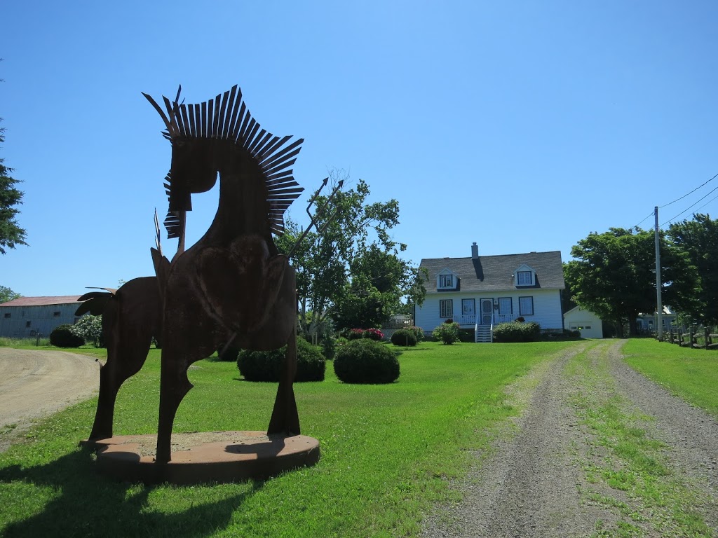 Chalet à louer - La Cavale | 681 Avenue de Gaspé O, Saint-Jean-Port-Joli, QC G0R 3G0, Canada | Phone: (418) 234-2320