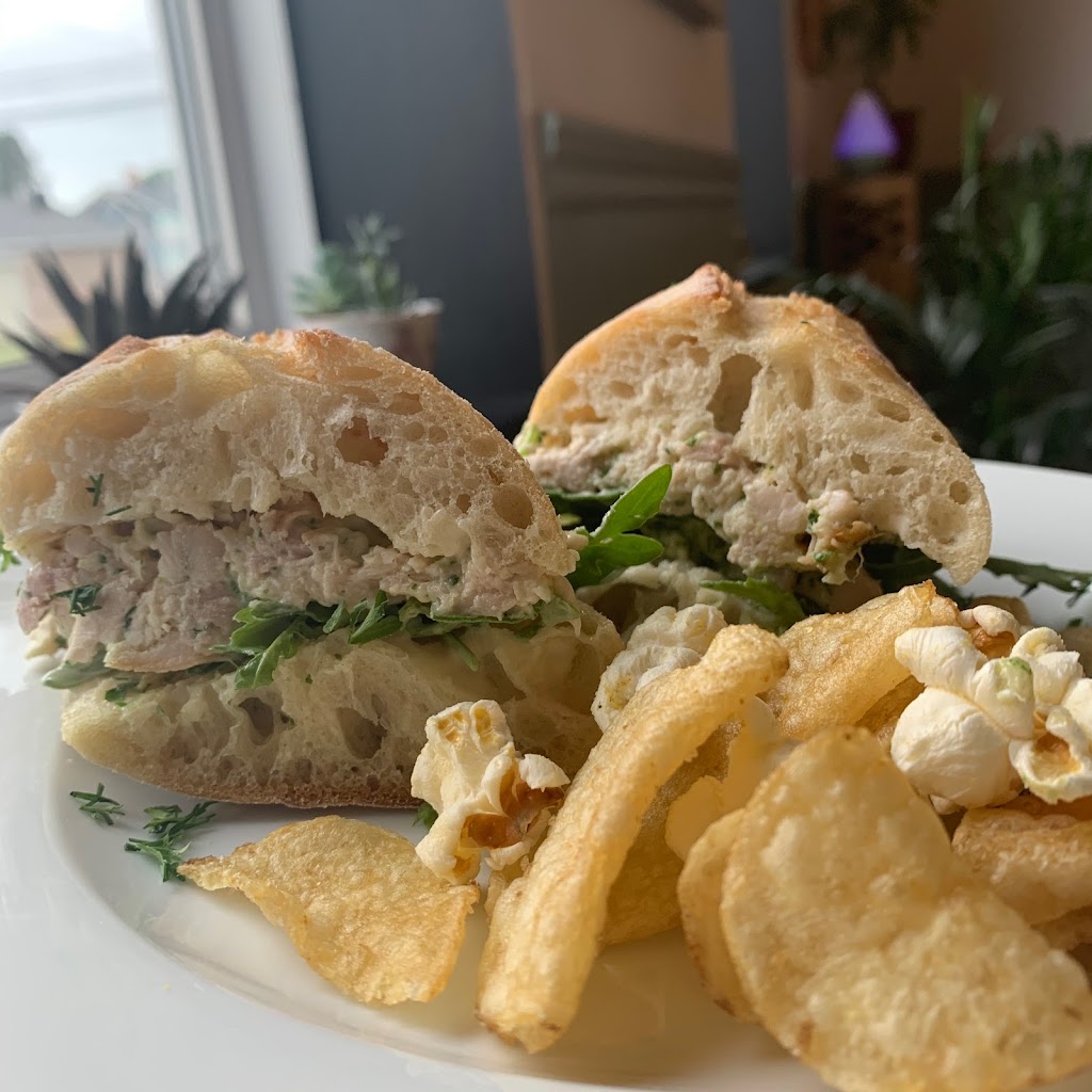 C&B Corner Cafe | 55 Broadway St N, Kensington, PE C0B 1M0, Canada | Phone: (902) 836-4378
