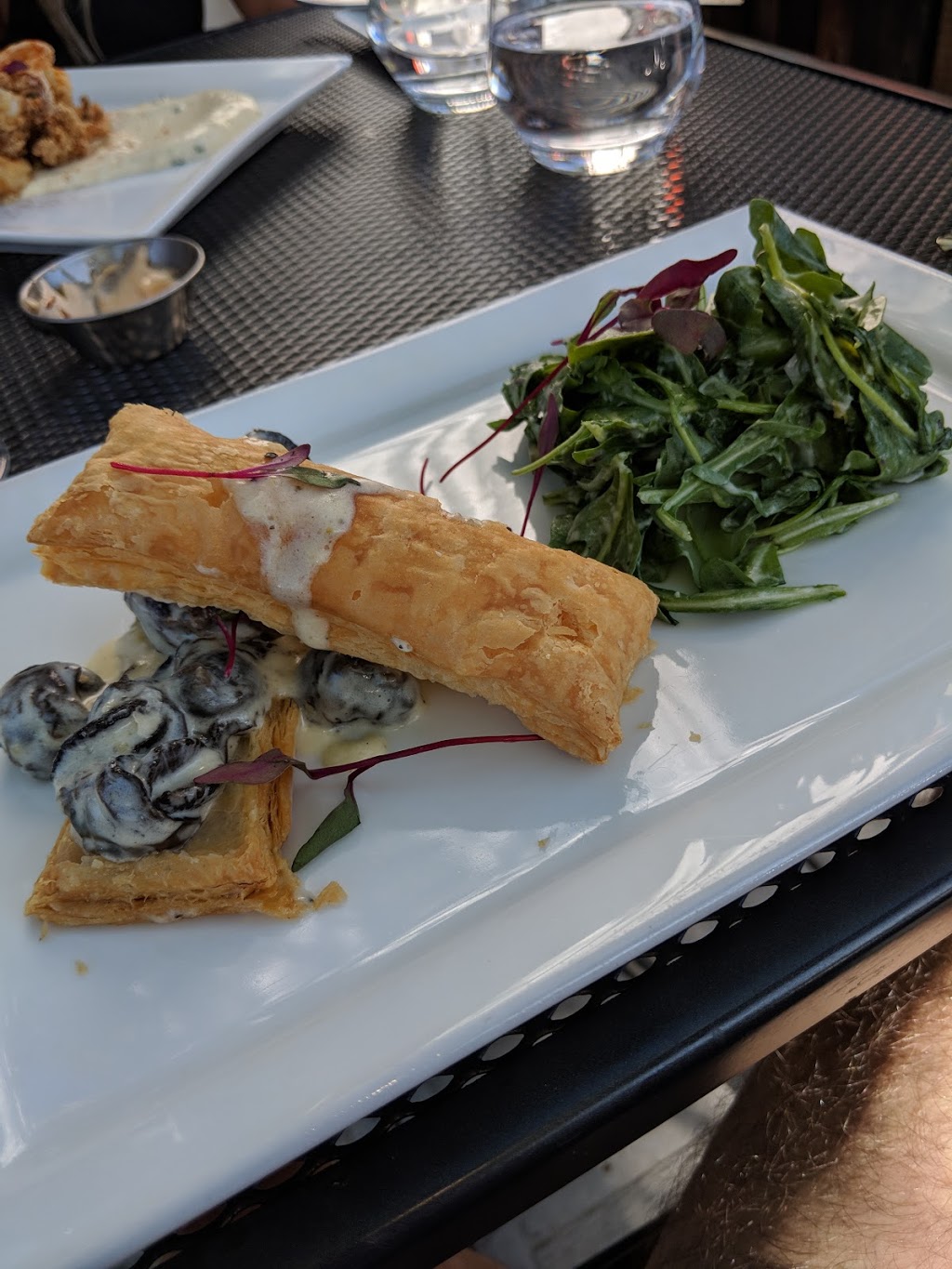 Bistro Fernand | 2 Place du Marché, Beauharnois, QC J6N 2S1, Canada | Phone: (450) 395-3939