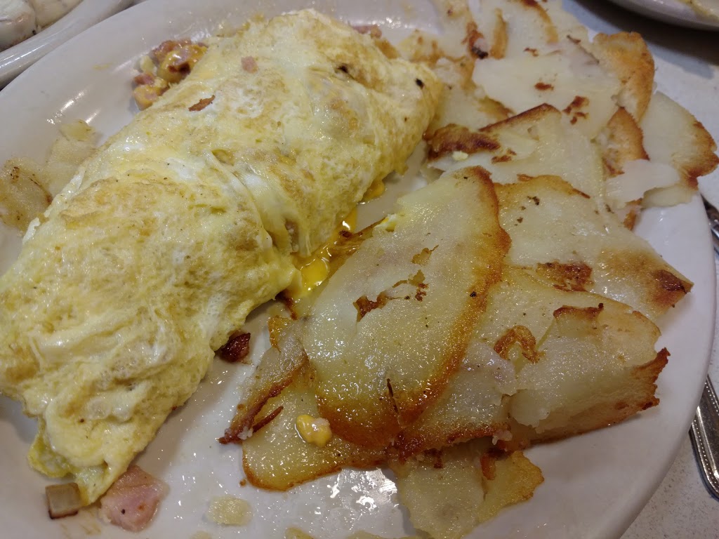 Algonac Flaming Grill | 1065 St Clair River Dr, Algonac, MI 48001, USA | Phone: (810) 512-5184