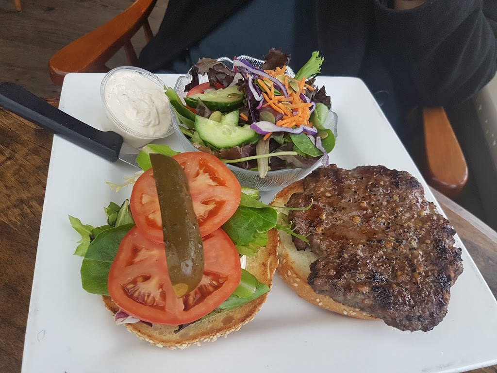 Rumrunner Pub & Restaurant | 9881 Seaport Pl, Sidney, BC V8L 4X3, Canada | Phone: (250) 656-5643