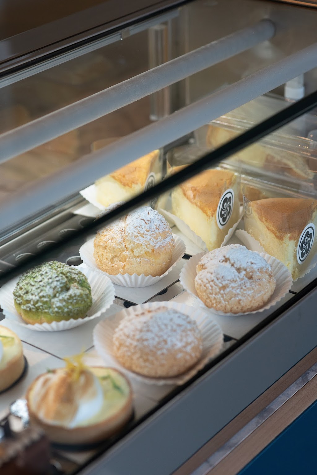 Ôkini | 156 Av. Laurier O, Montréal, QC H2T 2N7, Canada | Phone: (438) 380-0878