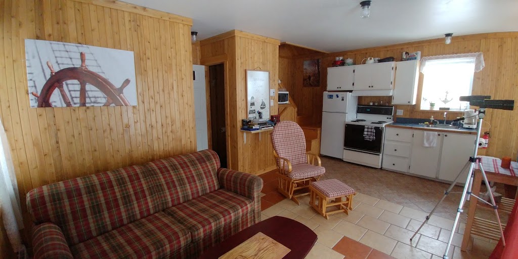 Chalet Bord du Fleuve Ô Quai 516 | 516 Avenue de Gaspé O, Saint-Jean-Port-Joli, QC G0R 3G0, Canada | Phone: (418) 554-1244