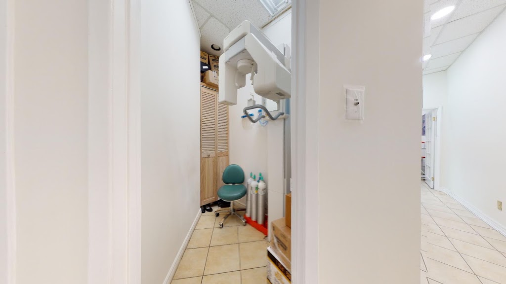 Silverhill Dental Clinic Etobicoke | 225 The East Mall Unit 5, Etobicoke, ON M9B 6J1, Canada | Phone: (416) 234-8060