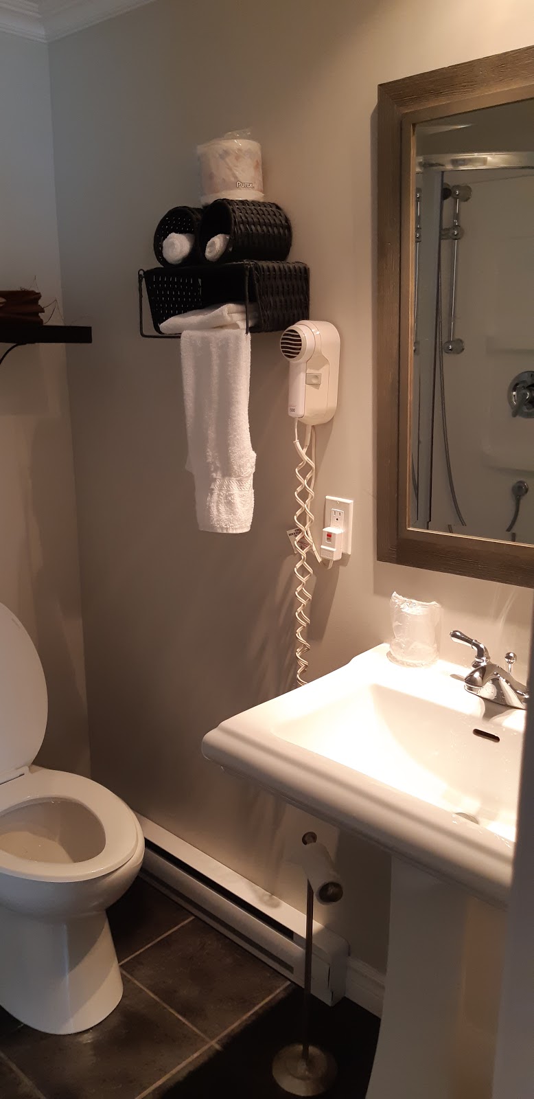 Motel Miami | 300 Rue Antoine Pinard, Trois-Rivières, QC G8T 6K7, Canada | Phone: (819) 375-7391