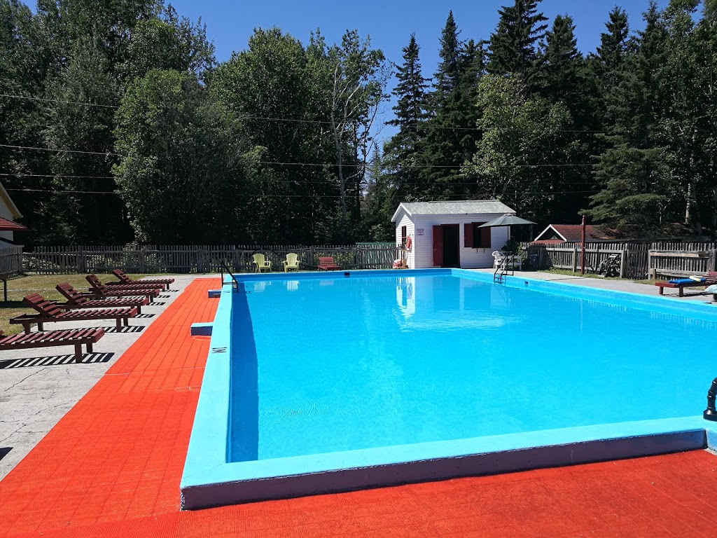 Auberge La Coudrière (Cool Hotel) | 2891 Chemin des Coudriers, La Baleine, QC G0A 2A0, Canada | Phone: (418) 438-2838