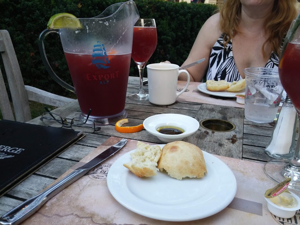 Auberge Ayers Cliff | 1087 Rue Main, Ayers Cliff, QC J0B 1C0, Canada | Phone: (819) 838-4277