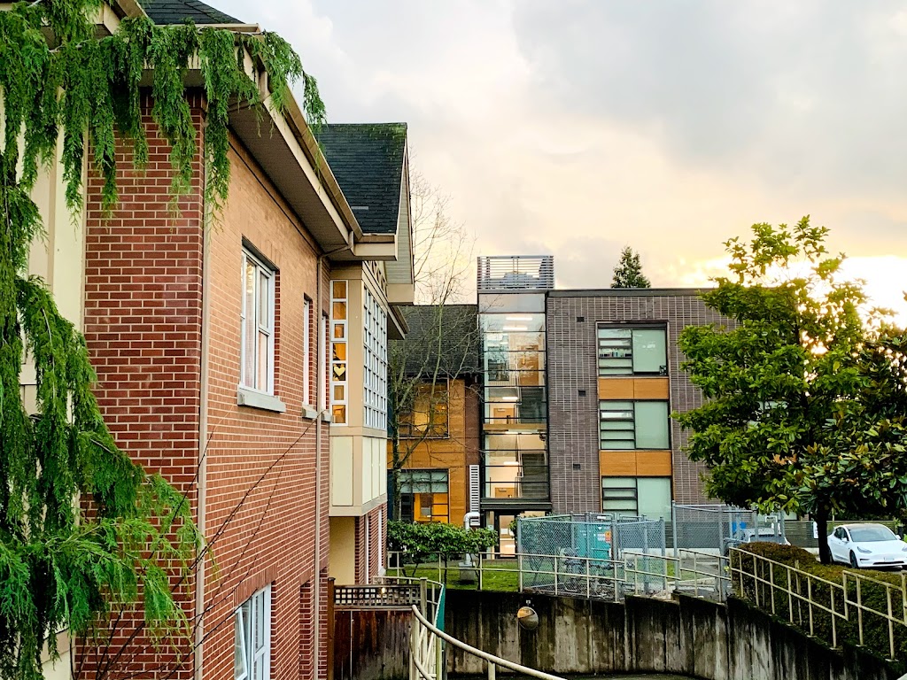 Adanac Park Lodge | 851 Boundary Rd, Vancouver, BC V5K 4T2, Canada | Phone: (604) 299-7567