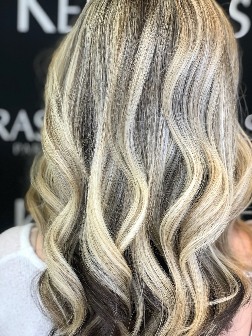 Roxis Hair Studio | 585 Brant St, Burlington, ON L7R 2J6, Canada | Phone: (905) 920-8769
