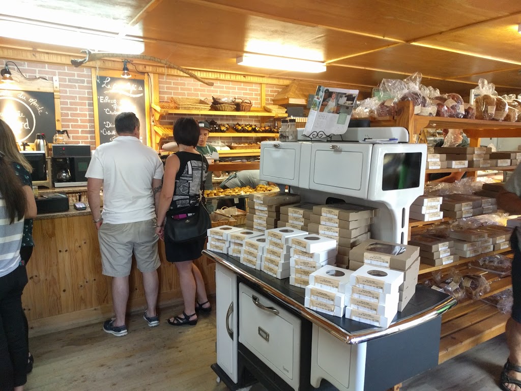 Boulangerie Bouchard | 1648 Chemin des Coudriers, LIsle-aux-Coudres, QC G0A 1X0, Canada | Phone: (418) 438-2454