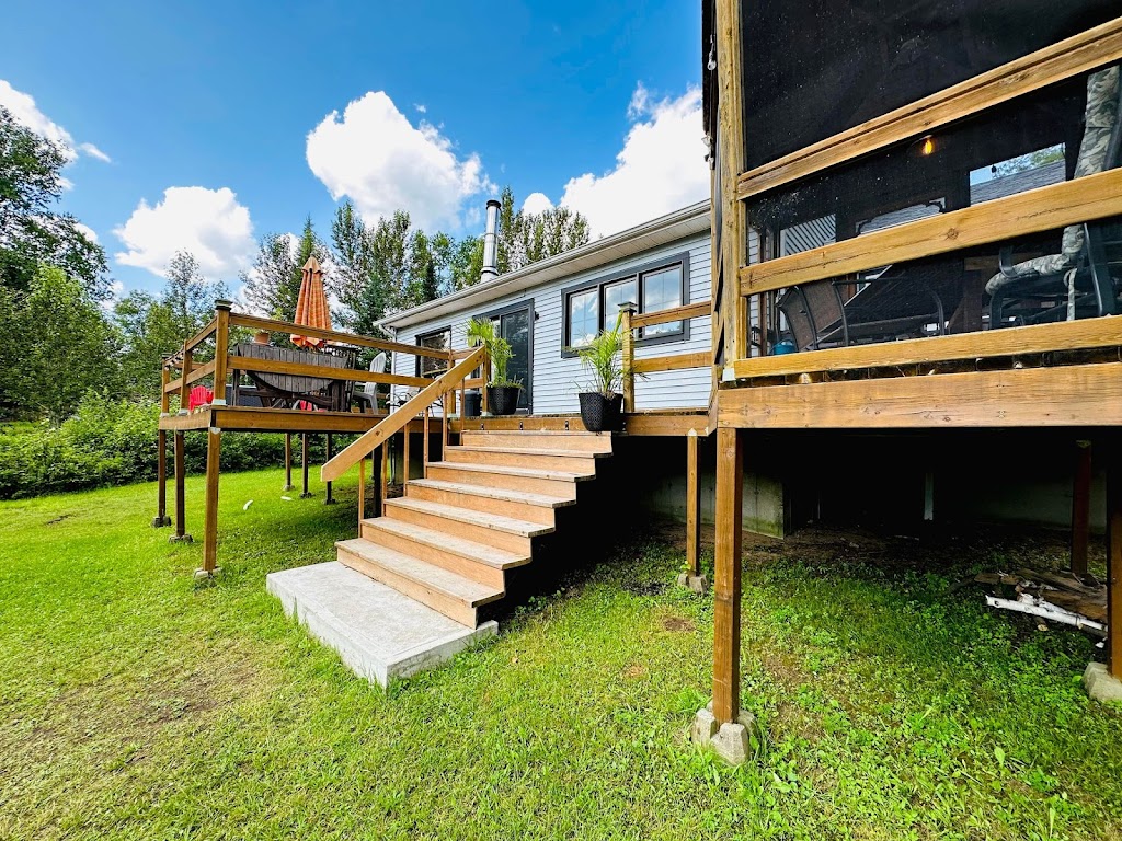 Chalet Le Sizerin | 1120 Chem. du Lac Ste Rose N, Mandeville, QC J0K 1L0, Canada | Phone: (514) 953-7927
