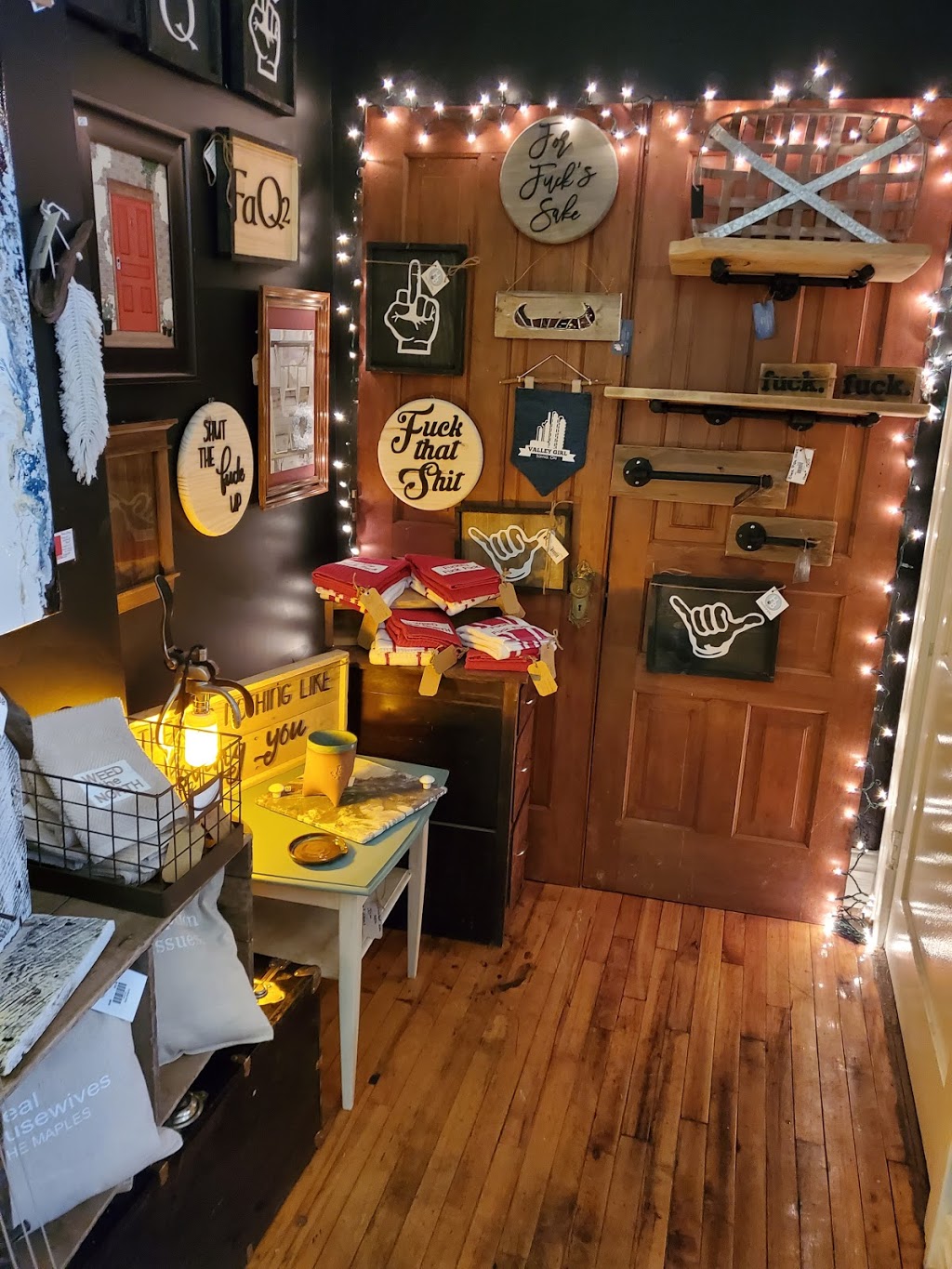 DOG EAT DOG | 161 Mitton St S, Sarnia, ON N7T 3C8, Canada | Phone: (519) 384-0888