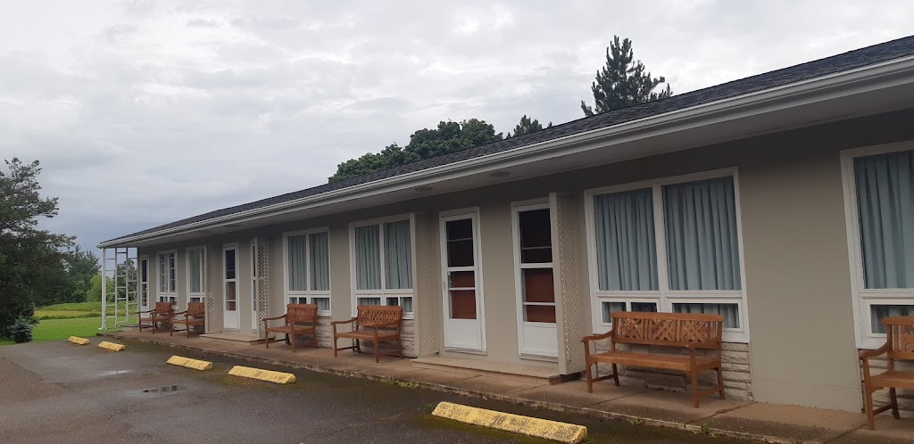 Clarks Sunny Isle Motel | 720 Water St E, Summerside, PE C1N 4J1, Canada | Phone: (902) 436-5665