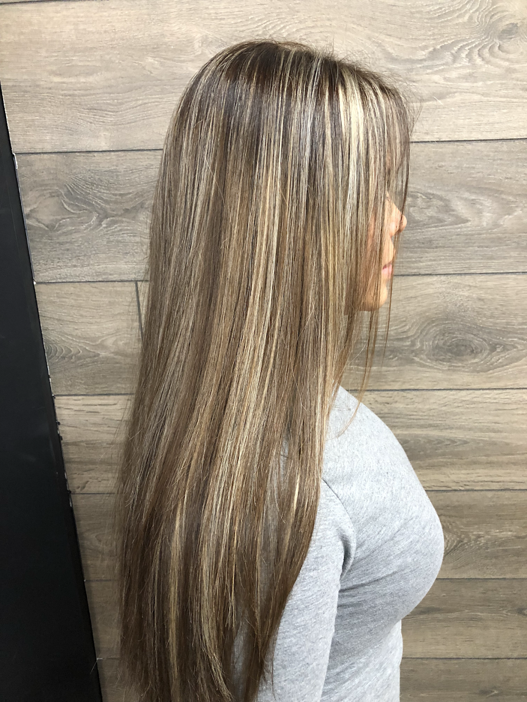3 Colour Hair Studio | 2057 Royal Windsor Dr #4, Mississauga, ON L5J 1K5, Canada | Phone: (647) 656-6268