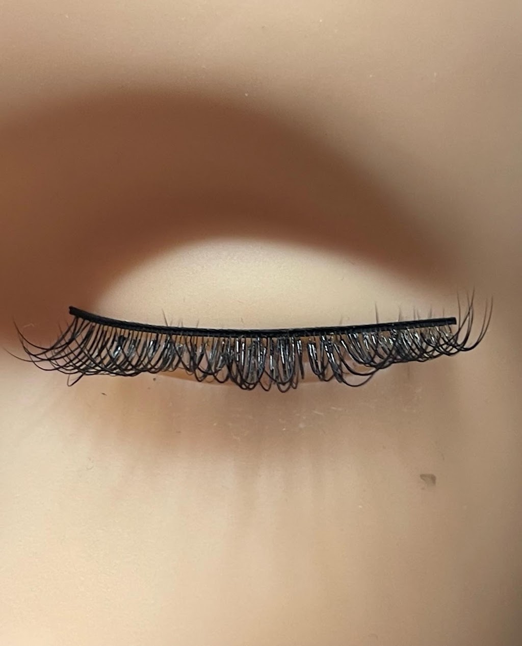 Flower lashes | 3136 Turner Crescent, London, ON N6M 0A1, Canada | Phone: (780) 935-5277